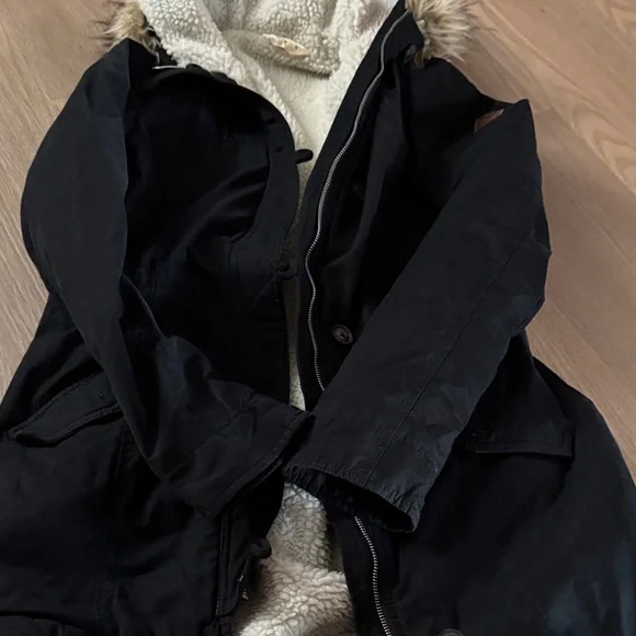 Hollister Black Utility Jacket with Cream Sherpa Lining - Picture 6 of 6